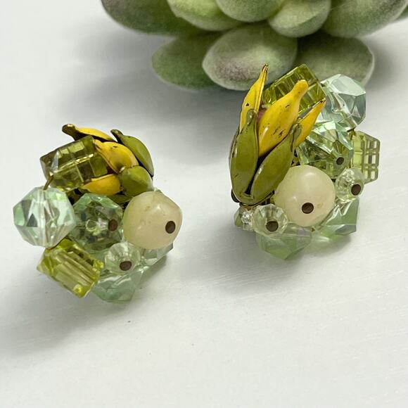 Western Germany Vintage Green Beaded Cluster Clip Earrings - Picture 10 of 10